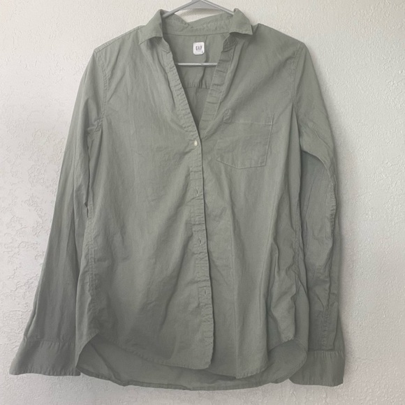 GAP Tops - Gap light green button down top